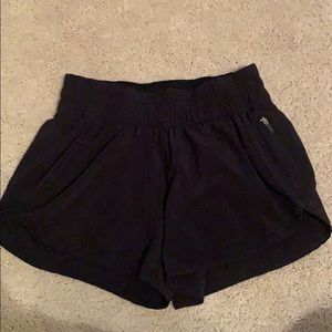 Lululemon Tracker Short- 4” Size 8